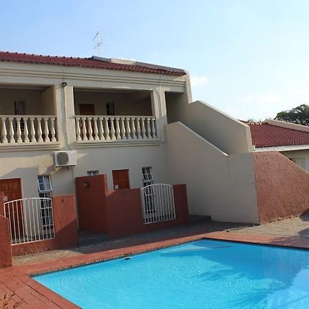 Flamboyant Guest Lodge Johannesburg Ngoại thất bức ảnh