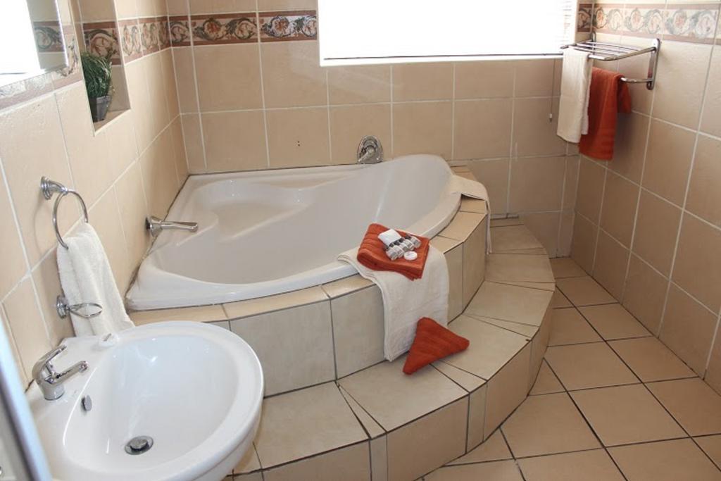 Flamboyant Guest Lodge Johannesburg Ngoại thất bức ảnh